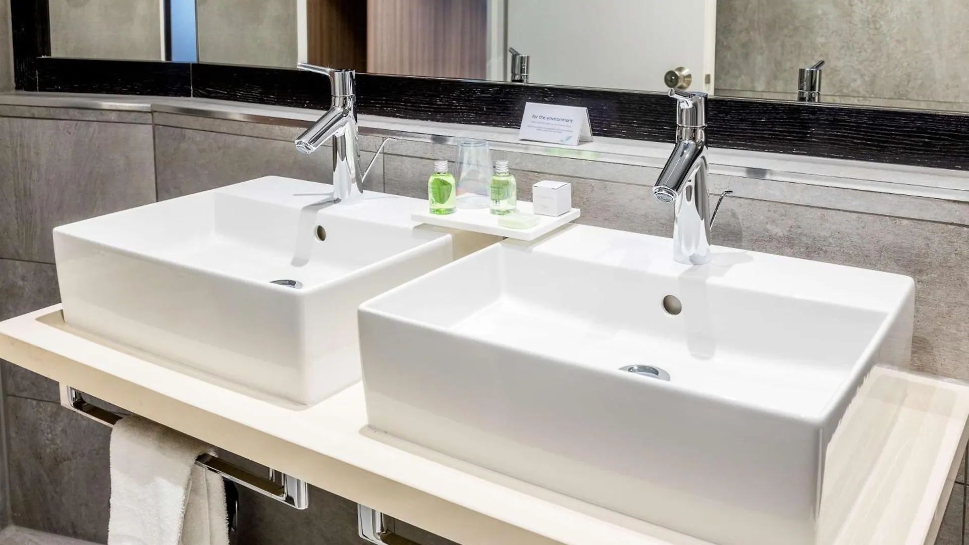 Hotel Nh Luxembourg Airport Niederanven 4*,